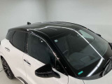 レクサス車らしい細部までこだわった高級感と見る人を一目で虜にするエモーショナルな魅力を持ち合わせております。