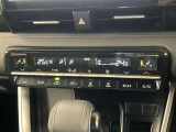 左右独立温度コントロールフルオートエアコンです。運転席、助手席それぞれで独立して温度設定ができます。冷え性の方が乗っても安心ですね♪