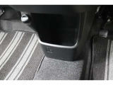 運転席と助手席の間にセンターロアボックスがあります!