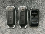 【インテリジェントキー】カバンやポケットに入れたままでもドアの施錠・開錠が可能なスマートキーを装備。スタートボタンのオン・オフ時もカギを取り出す必要がないからとっても便利です♪
