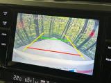【バックカメラ】駐車時に後方がリアルタイム映像で確認できます。大型商業施設や立体駐車場での駐車時や、夜間のバック時に大活躍!運転スキルに関わらず、今や必須となった装備のひとつです!