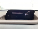 Apple Carplay・Android Auto対応!マツダ コネクト(コマンダーコントロール)でスマートフォンを操作して、通話、音楽を聴いたり、マップで目的地を調べることができます。