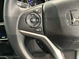 ステアリングにオーディオ操作スイッチが付いています。オーディオ画面に直接タッチしなくても操作が出来ますので、運転に集中できます。