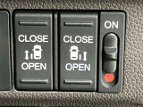 両側パワースライドドアを採用しており、運転席から簡単に開閉操作が可能です。駐車場や狭い場所でも扱いやすく、乗車時・降車時の負担を軽減します。