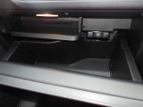 《ETC2.0車載器》高速道路上に設定されているITSスポットからドライブに役立つ情報が取得できます。