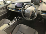 前方の見通しが良いすっきりした視界、誰でも扱いやすく運転できます。疲れにくく安心ドライブを更に快適なものにします!