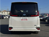 真珠のようにツヤっと輝き、とても綺麗なカラーです!