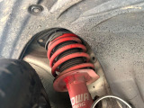 【SHOWATUNINGサス】ローダウン済みのお車で、スタイリッシュな見た目となっております。車両の重心が下がる事で、走行時の安定性も向上します♪