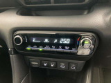 オートエアコンは温度を設定するだけで、自動で風量などを設定してくれます。運転しながら操作も必要ないので、安全性も向上します。