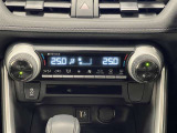 左右独立温度設定することが出来るオートエアコン!運転席、助手席それぞれで独立して温度設定が可能!