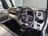 ◆視界広々で非常に運転しやすくロングドライブでも疲れを感じさせないすっきりとまとまったインパネ周りです。