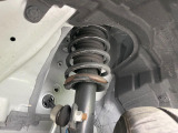 お車を安心してお乗りいただく為には、足回りの定期点検が欠かせません。サービスサポート(有償保証)では無料点検もご提供しており、安心のカーライフをお過ごしいただけるサポート体制が整っています。