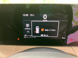 メーター内に車両の状態やお知らせが表示され、必要な情報を運転席から確認できます。表示がまとまっているため、給油の案内など日常の確認にも役立つ画面です。