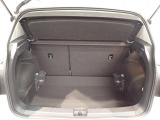 荷室は荷物を隠せるトノカバー付!充分な荷室の広さです!