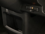 自社整備工場で点検整備をおこなってからお渡ししています。車検が残っている場合は『12ヶ月点検整備』を、車検整備付きの場合は『車検整備』をおこないます。整備費用は車両本体価格に含まれています。