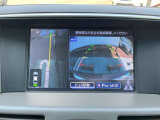 ナビ画面にアラウンドビュ-モニタ-の映像を映し出しています。  狭い場所での車庫入れをサポ-トしてくれる便利アイテムです。