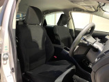 運転席まわりには十分なスペースがあり、大柄な方でもゆったり運転していただける環境です。