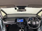 【前方視界】開放的な前方視界!運転がしやすく疲れにくいです♪窓が大きく、見通しがとっても良いおクルマですよ♪