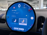 デジタルスピードメーター、航空機のコックピット操作箇所と同じ配色で目が疲れにくいように設計されてます。