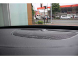 【harman/kardon】世界のオーディオファン垂涎のプレミアムサウンドシステムを搭載。原音に近い音場空間を忠実に再現。乗る人すべてに最良の音響体験を提供します。