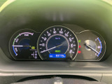 速度や燃料残量など、運転時に確認したい情報が一か所にまとまっています。表示の位置関係が分かりやすく、視線を大きく移さずに必要な情報を確認しやすいメーターまわりです。