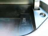 運転席前のフタ付きの小物入れの中にも、USBの電源ポートをご用意しております