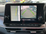 ナビのカメラボタンを押すと車の左横が狭い道でのすれ違いも安心♪映るので
