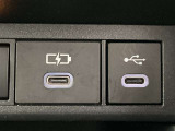 こちらのクルマはUSB接続コネクタも装備されています♪スマホの充電などにお使い下さい。ご旅行中での充電切れも、これなら心配いりませんね!