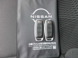 『インテリジェントキ-』機械的な鍵を使用せずに車両のドアの施錠/解錠、エンジン始動が可能なシステムです!(スペアキ-付き)