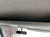 天井にも書類などを収納いただけるスペースを確保しております。限られたスペースを無駄にしないよう設計されております。