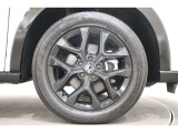 純正のアルミホイールが足元を飾ります!サイズは225/55R18になります!