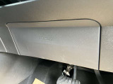 ニーエアバッグが運転者の膝周りを事故時の衝撃から守ってくれます。
