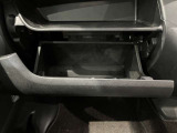 車検証入れになどにも使える便利な収納BOXあります。