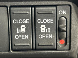 【電動サイドステップ】車高の高いお車でも、これがあれば小さいお子様の乗り降りも楽々♪スライドドアと連動して作動する為、煩わしい操作は不要です!