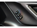 運転席のシートポジションメモリー機能は、登録済みの運転者と交代しても、シートポジションの変更の手間がかかりません。