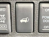 【パワーバックドア】スマートキーや運転席のボタンを押すだけでリアゲートが自動で開閉します!荷物を持っている時や、高い位置にあるバックドアを閉める際に便利な機能です♪