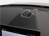 【Bowers&Wilkins ハイフィデリティ・オーディオシステム】精密にチューニングされたHi-Fiスピーカーと、革新的なフレッシュエア・サブウーファーを搭載。臨場感あふれるサウンドを届けます。
