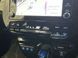 オートエアコンは温度を設定するだけで、自動で風量などを設定してくれます。運転しながら操作も必要ないので、安全性も向上します。