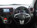 運転席まわり。スイッチやレバー等が使いやすく配置されています。