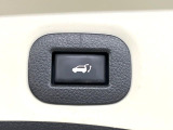 【パワーバックドア】スマートキーや運転席のボタンを押すだけでリアゲートが自動で開閉します!荷物を持っている時や、高い位置にあるバックドアを閉める際に便利な機能です♪