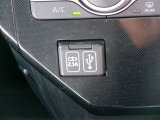 USB入力端子で電子機器などの充電や接続もスムーズに行えます。