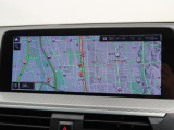 【純正ナビゲーション】BMWのナビゲーションは操作性も良く、詳細な地図情報と交通状況を見やすく表示し、快適なドライビングをサポートしながら目的地までナビゲートします。