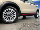 ●純正17インチアルミホイール:輸入車ならではの卓越した走りを支えるホイールと足回りです!日本車の走りに慣れている方にもぜひ体感して頂きたいほど、高いレベルでまとまっています!