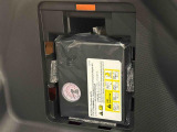 車載工具のジャッキ・タイヤレンチ・牽引フックは助手席の下,ラゲージ下にパンク応急修理キットが収納されています。