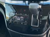 左右独立オートエアコンなので車内を快適温度にキープ!
