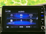 DVDやラジオ、テレビ、音楽メディアなど、選べる音源が画面上に整理されています。利用したい項目を見つけやすく、日常の移動中も好みに合わせてオーディオを切り替えられる便利な装備です。