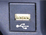 USB端子を装備しております。