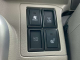 運転席にシートヒーターがついてます。