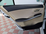 自社工場を3拠点完備しております。重整備やカスタムを始め、ご購入後のお車のメンテナンスも弊社にお任せください。
