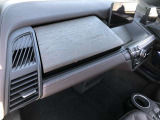車両の詳細、ご質問につきましては、営業スタッフまでお気軽にご連絡下さいませ。遠方のお客様には実車の詳細動画送信も承ります。お問合せをお待ち致しております。
